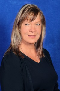 Julie Barnes Headshot